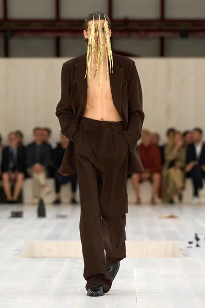 Look 48